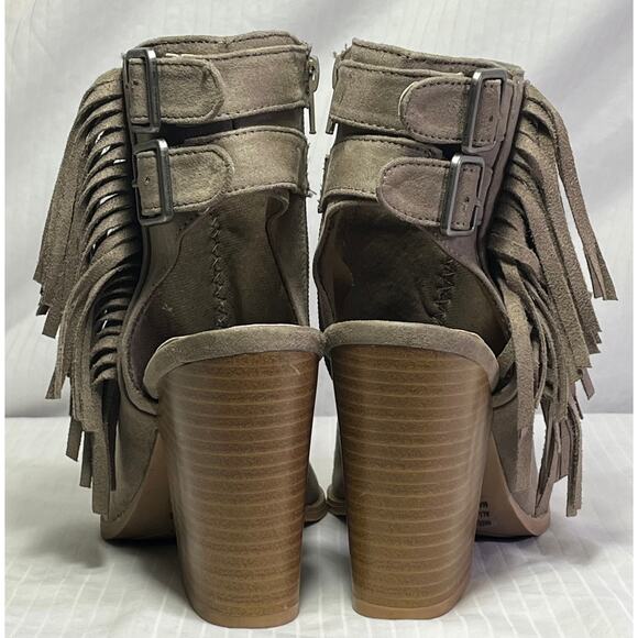 Qupid Grey Faux Suede Peep Toe Open Heel Fringe Buckle Accent Zip Up Ankle Sz 7 - Picture 3 of 9
